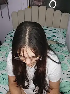 Snapshot of its_lauu_ chatting on February 24, 2026, 2:53 am its lauu online show from February 24, 2026, 2:53 am