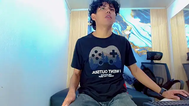 Snapshot of DaviidBuckx_ chatting on February 17, 2026, 2:19 am DaviidBuckx online show from February 17, 2026, 2:19 am