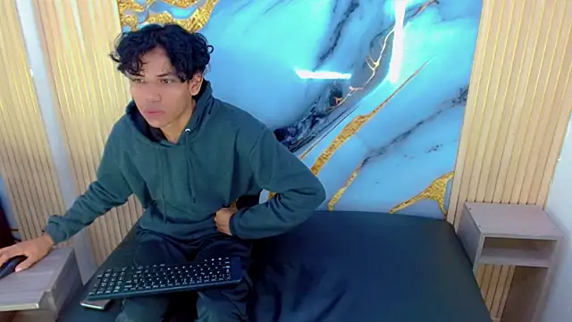 Snapshot of DaviidBuckx_ chatting on March 1, 2026, 2:02 am DaviidBuckx online show from March 1, 2026, 2:02 am