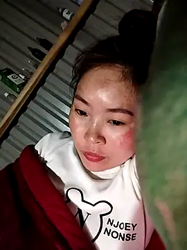 Yiyoongg online show from February 14, 2026, 2:36 pm