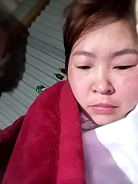 Yiyoongg online show from February 15, 2026, 11:23 pm