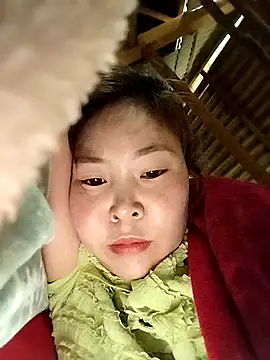 Yiyoongg online show from February 19, 2026, 2:29 am