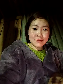 Yiyoongg online show from February 22, 2026, 12:58 pm