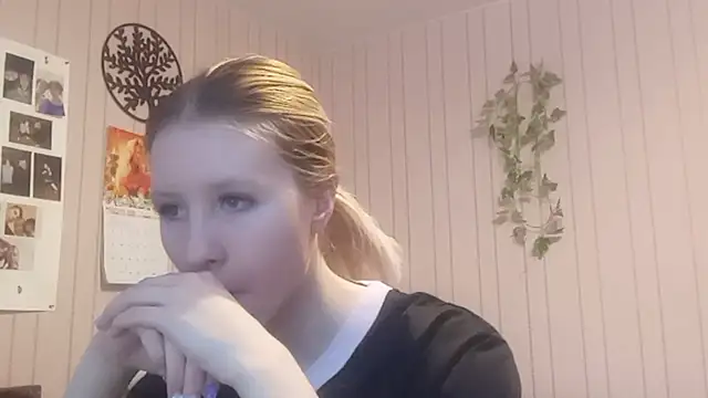 Snapshot of RunawayBr1de chatting on February 22, 2026, 2:37 pm RunawayBr1de online show from February 22, 2026, 2:37 pm