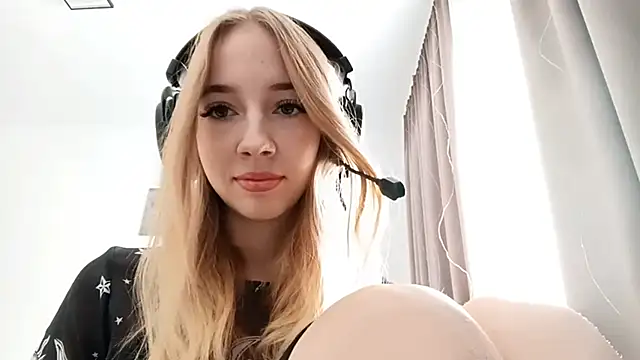 Snapshot of WackyNome chatting on February 14, 2026, 6:10 am WackyNome online show from February 14, 2026, 6:10 am