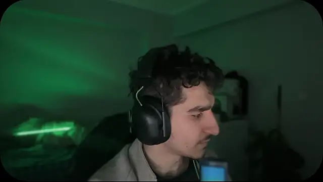 Snapshot of enesbabakral chatting on February 10, 2026, 1:43 am enesbabakral online show from February 10, 2026, 1:43 am