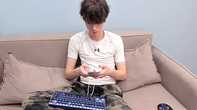 Snapshot of Ur_NextDoor_Boy chatting on February 26, 2026, 5:17 am Ur NextDoor Boy online show from February 26, 2026, 5:17 am