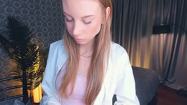 Snapshot of CarmenLipkin chatting on March 2, 2026, 2:24 pm CarmenLipkin online show from March 2, 2026, 2:24 pm