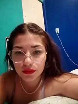 Snapshot of Luna33- chatting on February 15, 2026, 7:32 pm Luna33- online show from February 15, 2026, 7:32 pm