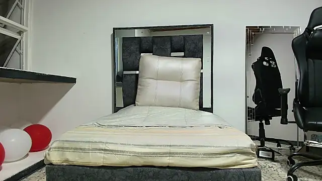 Snapshot of Noah-JONES chatting on February 18, 2026, 3:46 am Noah-JONES online show from February 18, 2026, 3:46 am