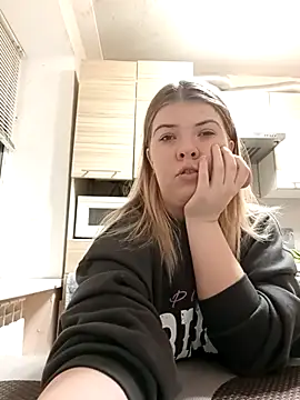 EvaTallor online show from February 14, 2026, 4:48 pm