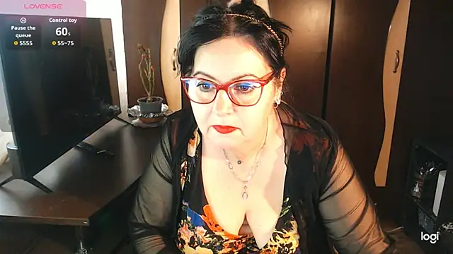 Snapshot of exiMIlf chatting on February 21, 2026, 11:33 am exiMIlf online show from February 21, 2026, 11:33 am