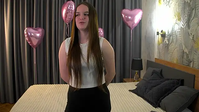 Snapshot of MarenCalarco chatting on February 15, 2026, 3:53 pm MarenCalarco online show from February 15, 2026, 3:53 pm