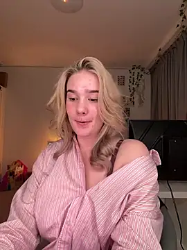 SexyVeloura online show from March 5, 2026, 8:05 pm