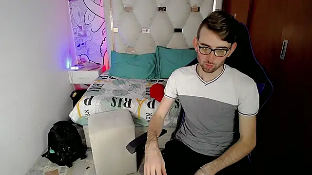 Snapshot of Top_and_bottom chatting on February 19, 2026, 8:05 pm Top and bottom online show from February 19, 2026, 8:05 pm