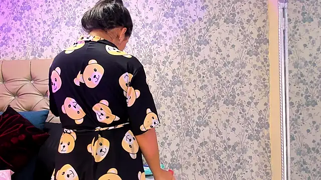 CloheBell online show from February 17, 2026, 12:01 pm