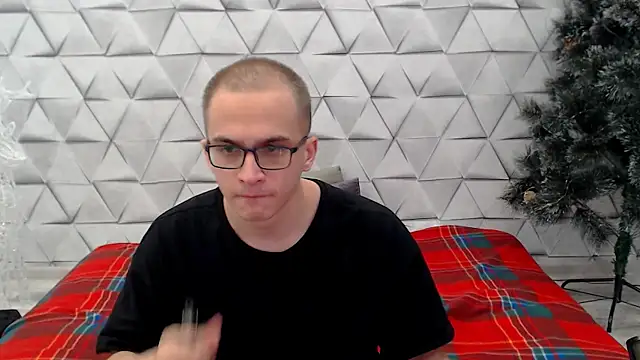 Snapshot of Pure_Aura chatting on February 20, 2026, 8:42 pm Pure Aura online show from February 20, 2026, 8:42 pm