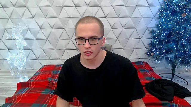 Snapshot of Pure_Aura chatting on February 24, 2026, 9:35 pm Pure Aura online show from February 24, 2026, 9:35 pm