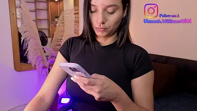 Snapshot of Hanna_Williams__ chatting on February 19, 2026, 2:51 am Hanna Williams online show from February 19, 2026, 2:51 am