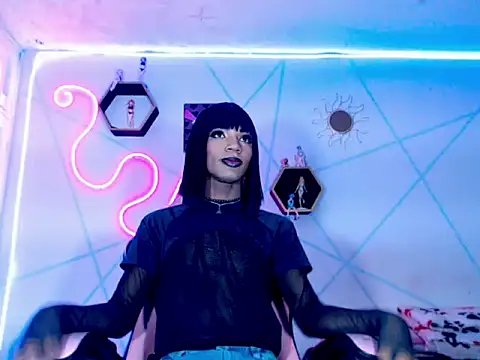 Snapshot of Violeta_R_ chatting on February 16, 2026, 7:43 pm Violeta R online show from February 16, 2026, 7:43 pm