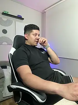 Snapshot of _robertobaggioo chatting on February 21, 2026, 9:21 am robertobaggioo online show from February 21, 2026, 9:21 am