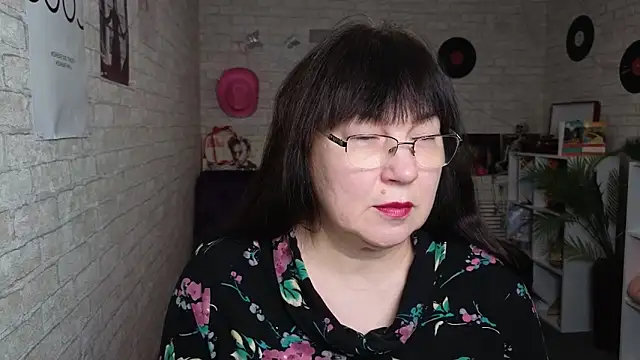 Snapshot of Tori_Twirl chatting on February 20, 2026, 6:37 am Tori Twirl online show from February 20, 2026, 6:37 am