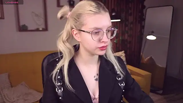 Snapshot of TiffanyPeachi chatting on February 25, 2026, 10:36 am TiffanyPeachi online show from February 25, 2026, 10:36 am