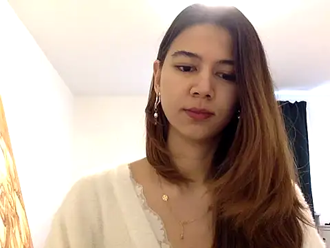 Snapshot of KiraVixenSweet chatting on February 16, 2026, 11:06 am KiraVixenSweet online show from February 16, 2026, 11:06 am