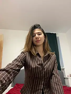 Snapshot of KiraVixenSweet chatting on February 27, 2026, 4:29 pm KiraVixenSweet online show from February 27, 2026, 4:29 pm