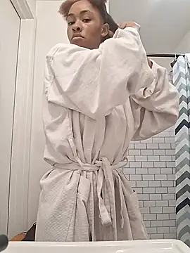 Snapshot of Cinnamonbunn chatting on February 20, 2026, 8:09 pm Cinnamonbunn online show from February 20, 2026, 8:09 pm