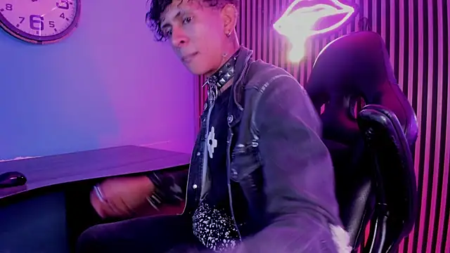 Snapshot of Maximoking26 chatting on February 21, 2026, 4:35 am Maximoking26 online show from February 21, 2026, 4:35 am