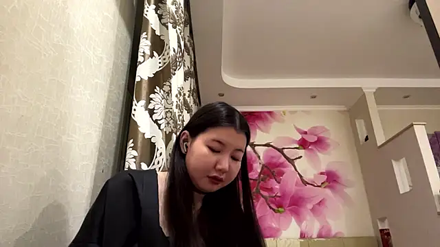 MaeRaads online show from February 26, 2026, 6:51 pm