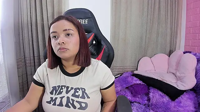 Snapshot of Sienna_Lux01 chatting on February 25, 2026, 5:55 pm Sienna Lux01 online show from February 25, 2026, 5:55 pm