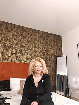 LaireeFelini online show from February 27, 2026, 7:58 pm