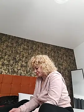 LaireeFelini online show from March 2, 2026, 7:21 pm