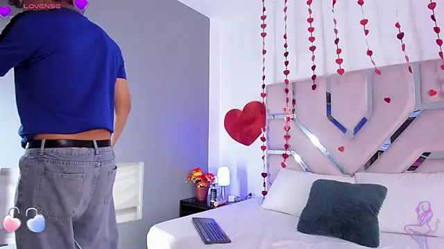 Angel Lux online show from February 27, 2026, 8:09 pm