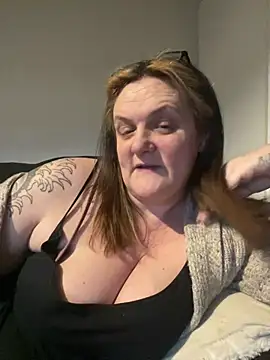 Busty-GilfQuinn online show from February 25, 2026, 5:11 pm