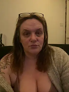 Busty-GilfQuinn online show from February 27, 2026, 10:54 pm