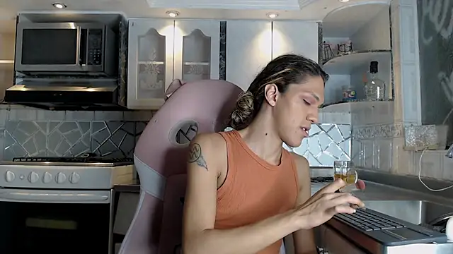 CrisOzzz online show from February 22, 2026, 8:07 pm