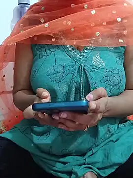 Snapshot of Queenlipx chatting on February 28, 2026, 3:35 pm Queenlipx online show from February 28, 2026, 3:35 pm