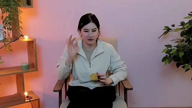 Snapshot of TwilaMode chatting on February 22, 2026, 7:29 am TwilaMode online show from February 22, 2026, 7:29 am