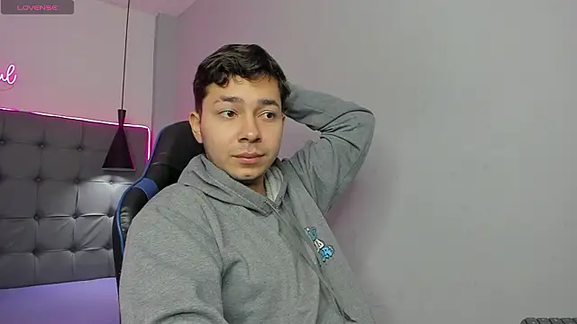 Snapshot of Julian_Smith21 chatting on February 27, 2026, 12:27 pm Julian Smith21 online show from February 27, 2026, 12:27 pm