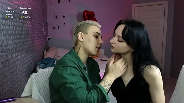 Snapshot of LuxuryLoverss chatting on February 24, 2026, 11:08 am LuxuryLoverss online show from February 24, 2026, 11:08 am