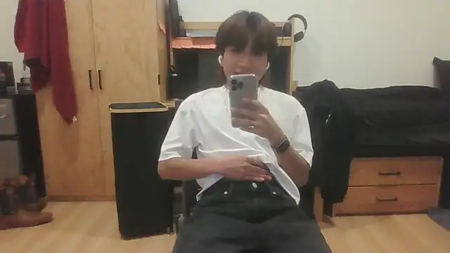 Snapshot of Ethangh001 chatting on February 24, 2026, 3:15 am Ethangh001 online show from February 24, 2026, 3:15 am