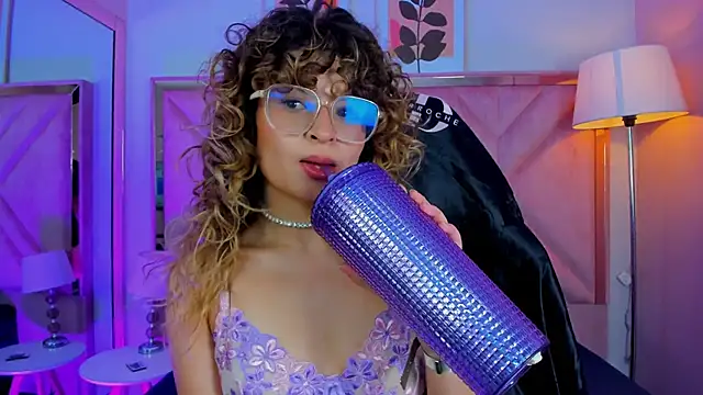 Snapshot of emilyjonesss_ chatting on February 25, 2026, 7:56 pm emilyjonesss online show from February 25, 2026, 7:56 pm