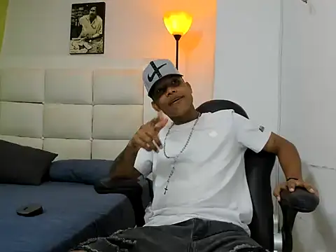 Snapshot of emanuel_23cm chatting on February 28, 2026, 2:23 am emanuel 23cm online show from February 28, 2026, 2:23 am