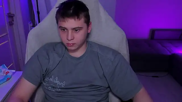 Snapshot of max_sm1th chatting on March 4, 2026, 2:01 pm max sm1th online show from March 4, 2026, 2:01 pm