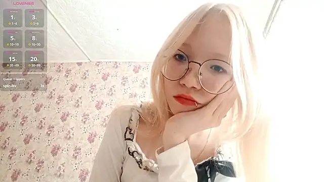 Snapshot of SoniqBliss chatting on February 28, 2026, 7:31 am SoniqBliss online show from February 28, 2026, 7:31 am