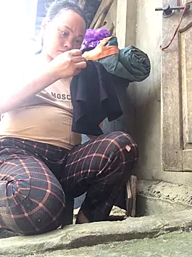 Snapshot of muimui990 chatting on February 27, 2026, 6:02 am muimui990 online show from February 27, 2026, 6:02 am