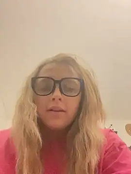 Snapshot of imkhloe chatting on February 28, 2026, 11:28 pm imkhloe online show from February 28, 2026, 11:28 pm